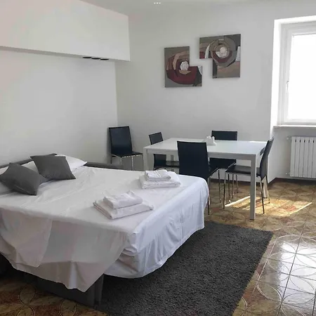 Residenza Giovanni Fronte Lago - Garda Lago شقة *