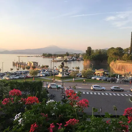 Residenza Giovanni Fronte Lago - Garda Lago Apartman