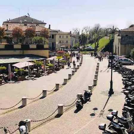 Residenza Giovanni Fronte Lago - Garda Lago شقة *