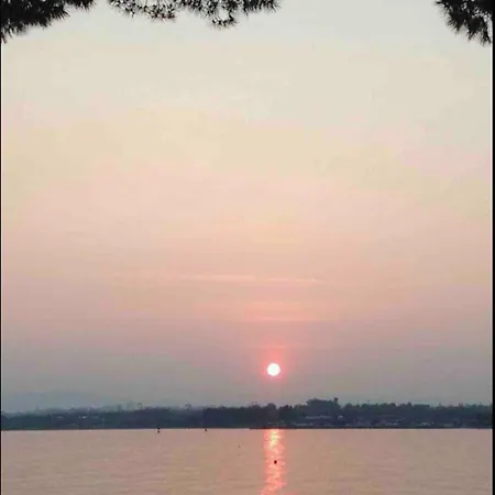 Residenza Giovanni Fronte Lago - Garda Lago شقة *